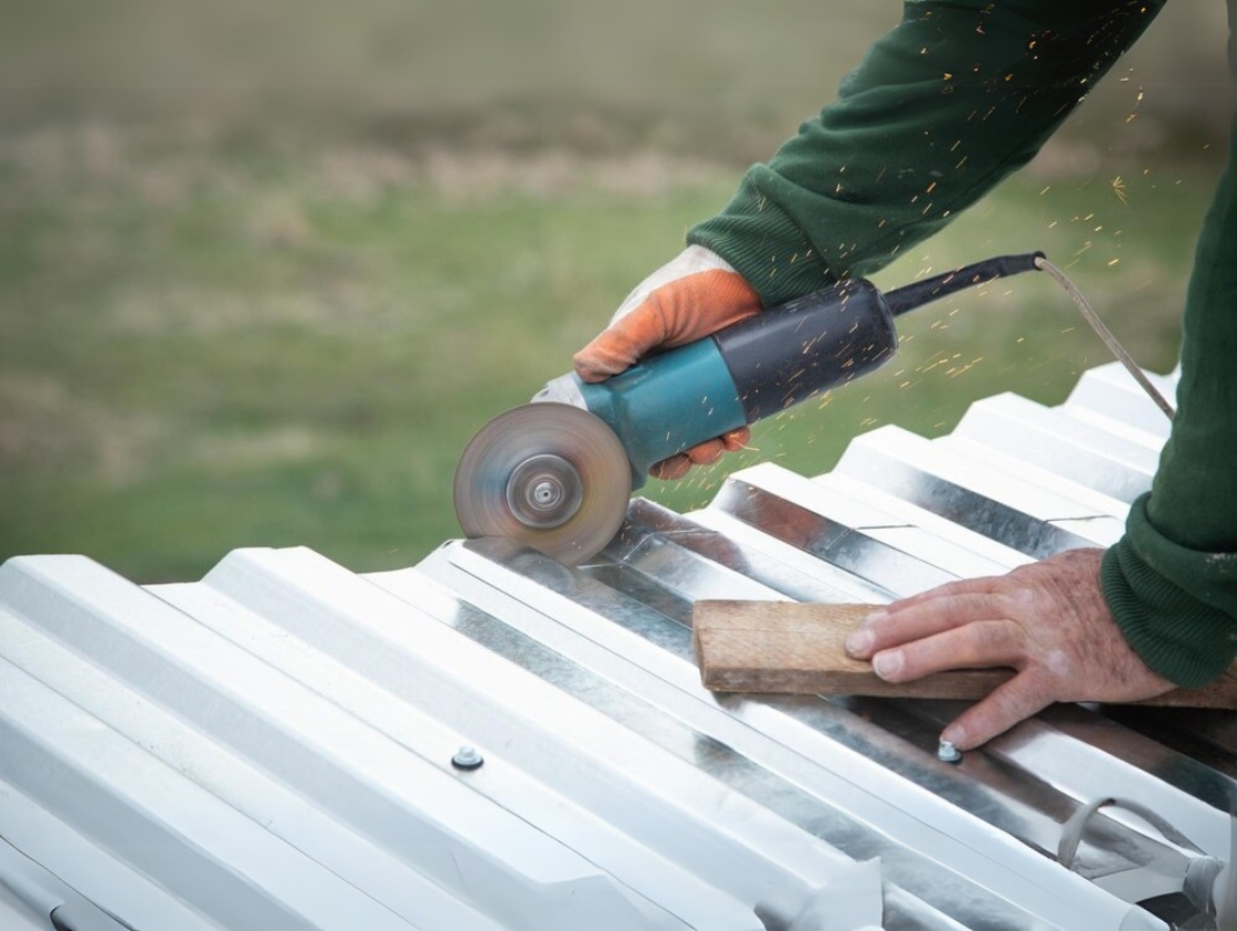 Avoiding Common Pitfalls in Metal Roofing Installation: A Guide to Durability and Efficiency - Mahawar Group
